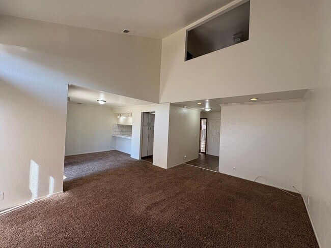 Building Photo - 3 Bedroom Home located in Westgate Neighbo...