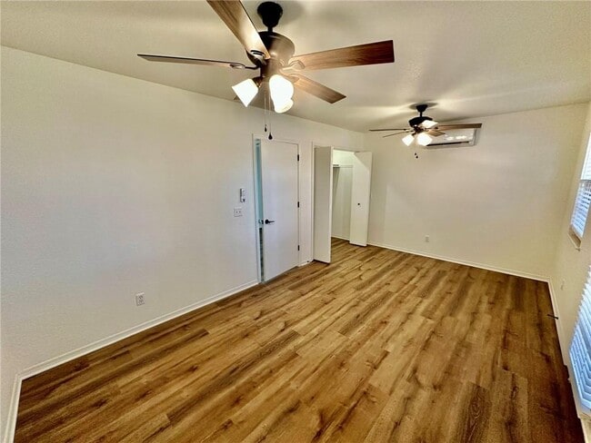 Building Photo - 1242 SW Elm Tree Rd