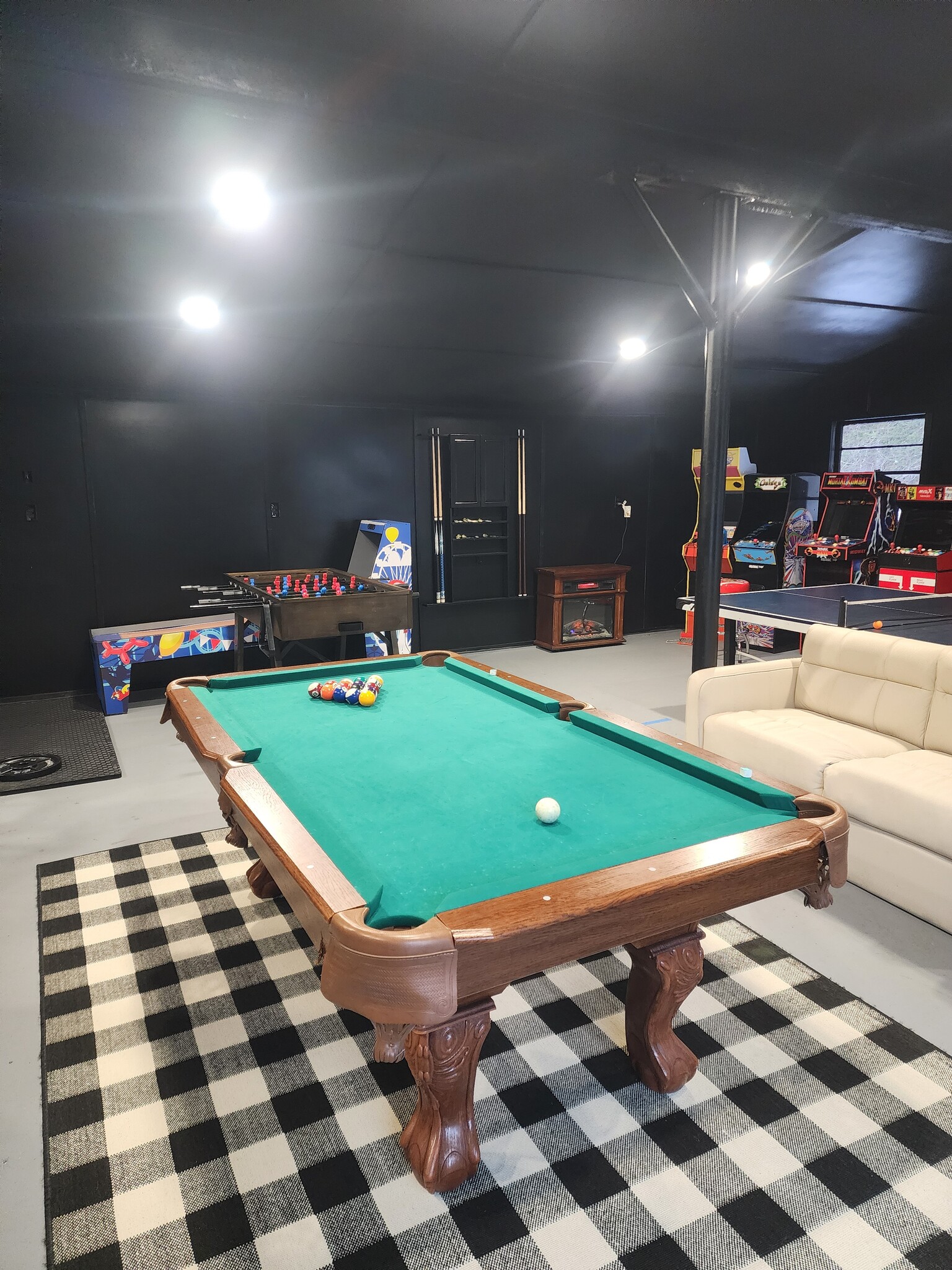 Building Photo - 3780 Highland Tpke