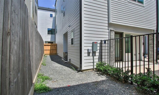 Building Photo - 2621 Jackson St