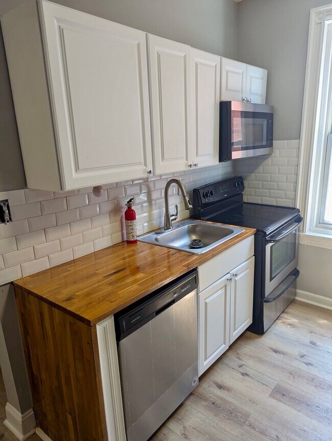 Building Photo - 5151 Brown St