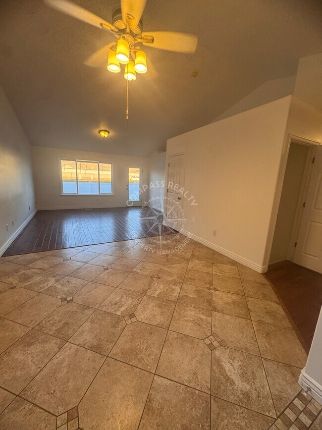 Building Photo - 185 Crystal Bay Dr