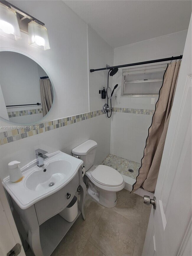 Building Photo - 1052 SW 79th Ave