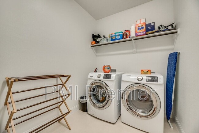 Building Photo - 15404 Pioneer Bluff Trail