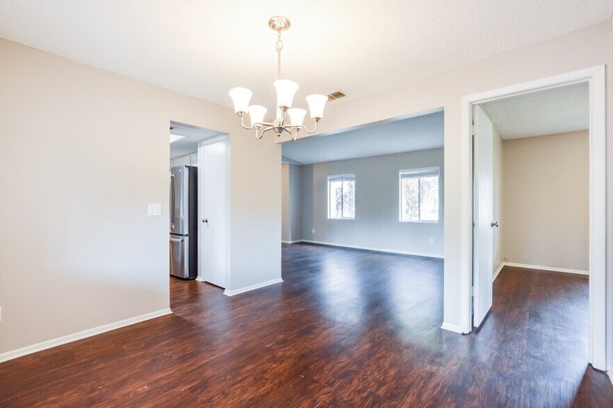 Building Photo - 1891 Aster Dr