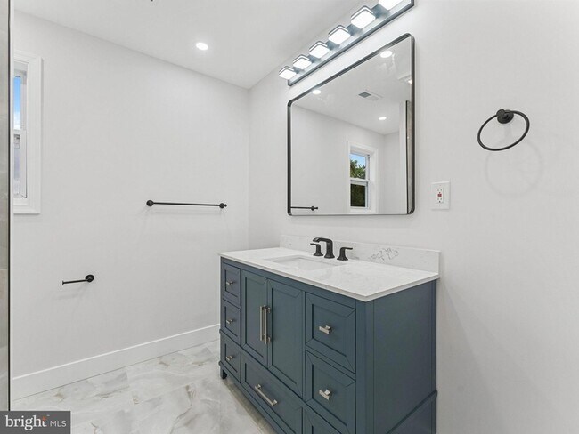 Building Photo - 308 Delsea Dr