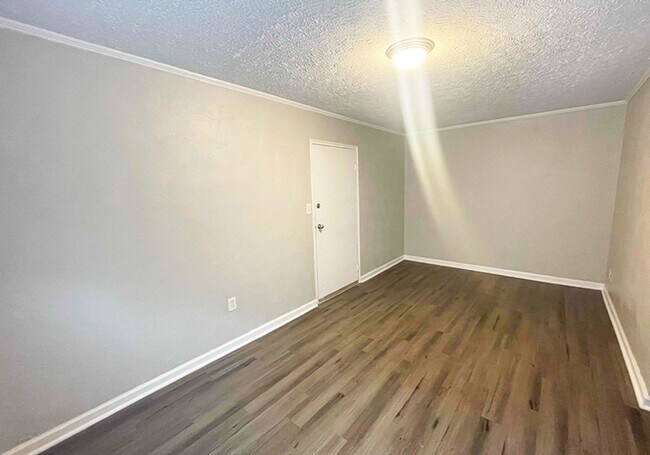 Building Photo - 559 Lowell Ave