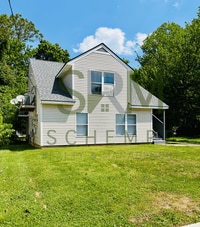 Building Photo - First floor one bedroom apartment in Portland- Section 8 accepted