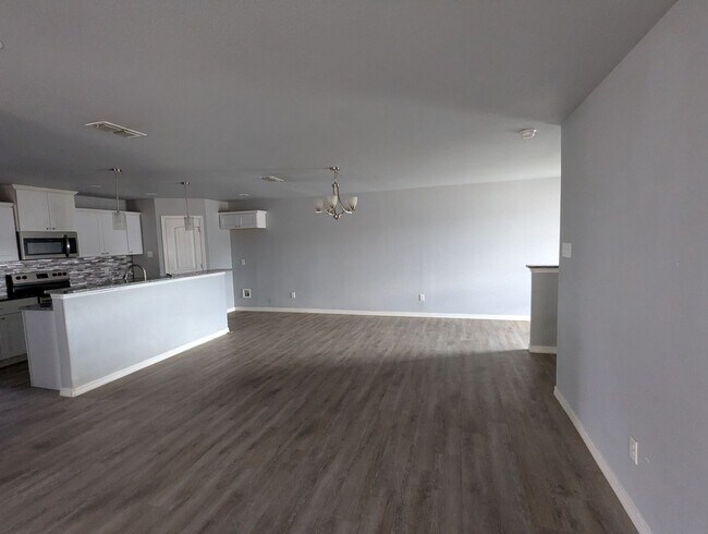 Building Photo - 1302 N Clinton Ave