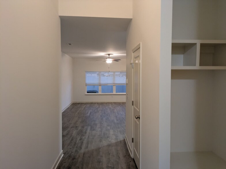 Building Photo - 1706 Lone Jack Ln
