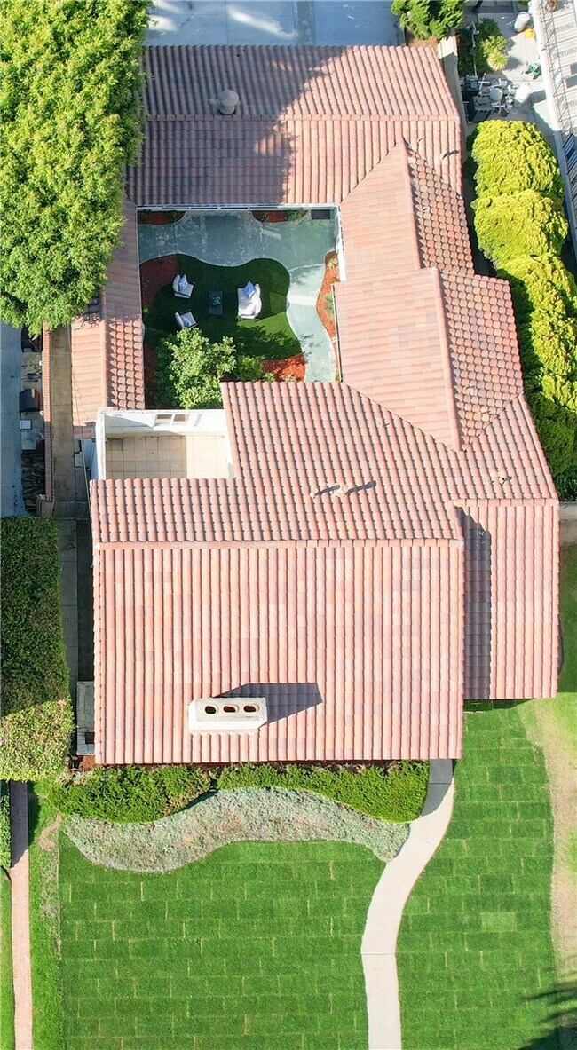 Building Photo - 2525 E Ocean Blvd