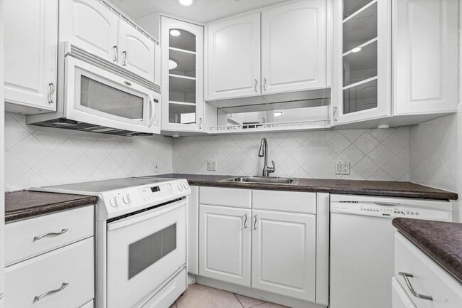 Building Photo - 74 Mansfield B