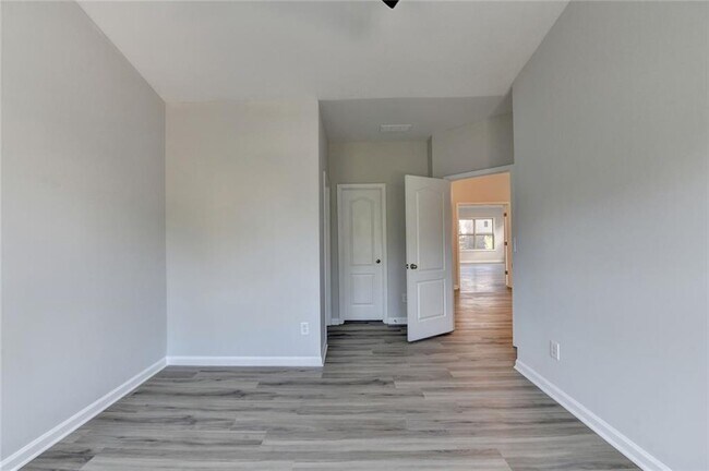 Building Photo - 4032 Ridge Grove Way