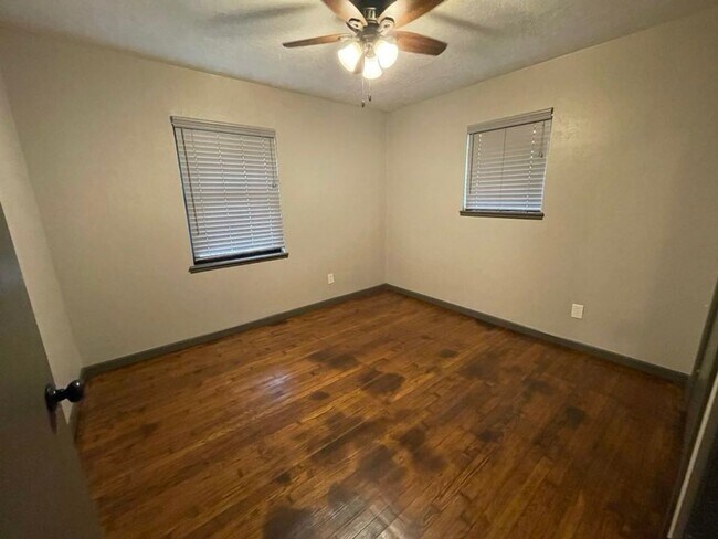 Building Photo - 3829 NW Ferris- AVAILABLE NOW!