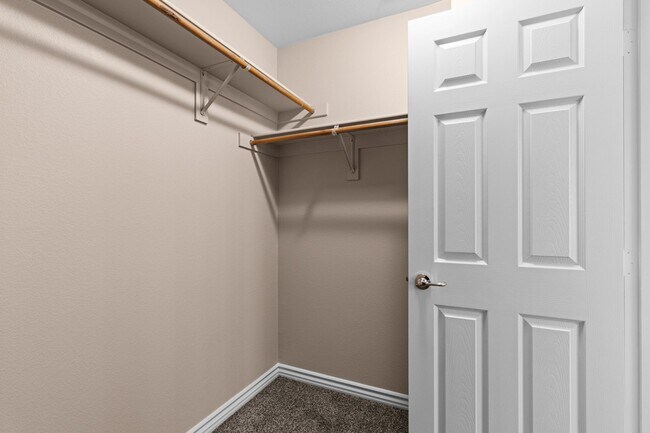 Building Photo - NW!! GATED!! Playground!!!Low maintenance ...