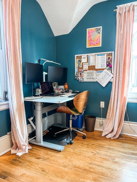 Bedroom/office. Recently rewired for ethernet with plenty of plug ins. - 819 Edmund Ave