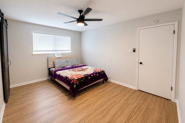 Building Photo - 13638 Greenridge Dr