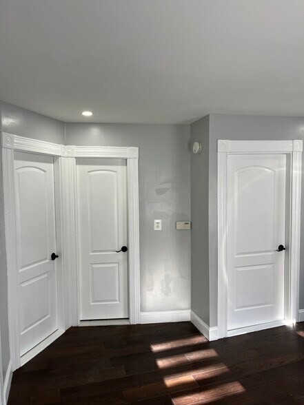 Building Photo - 114 Tenney St