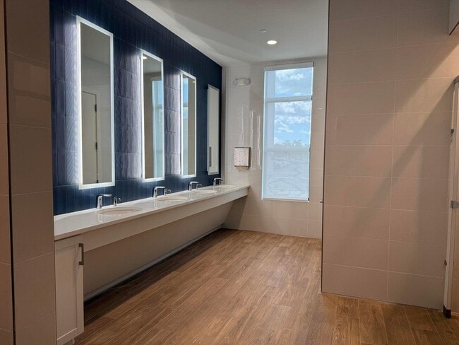 Building Photo - 5759 Phoenix Palm Ct