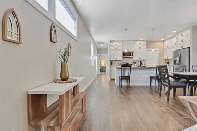 Building Photo - Beautiful 3 bedroom Single Level Home _ Pe...