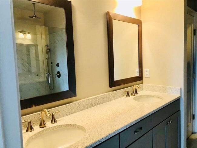 Building Photo - 257 Franklin Rd