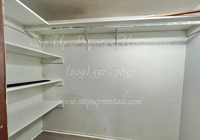 Building Photo - Updated 1 Bedroom All Electric Apartment Near Downtown Sonora!