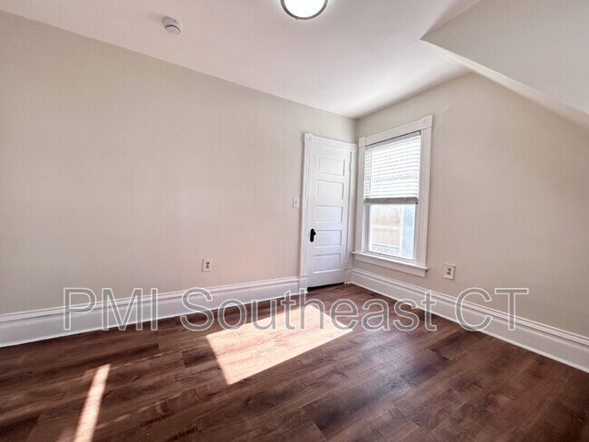 Building Photo - 26 Kinney Ave