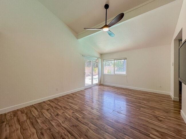 Building Photo - Stylish 4 Bedroom, 2 Bath Single-Story wit...