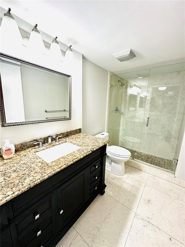 Building Photo - 2555 Collins Ave