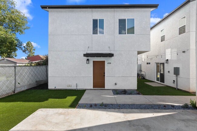 Building Photo - Fire pit!