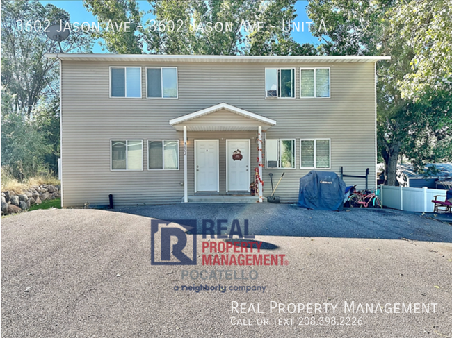 Building Photo - 3 Bed/ 1.5 bath duplex - Pets negotiable