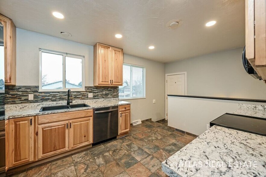 Building Photo - 16729 E Layton Ave