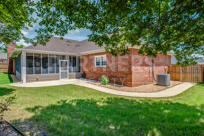 Building Photo - 8536 Plantation Ridge Rd