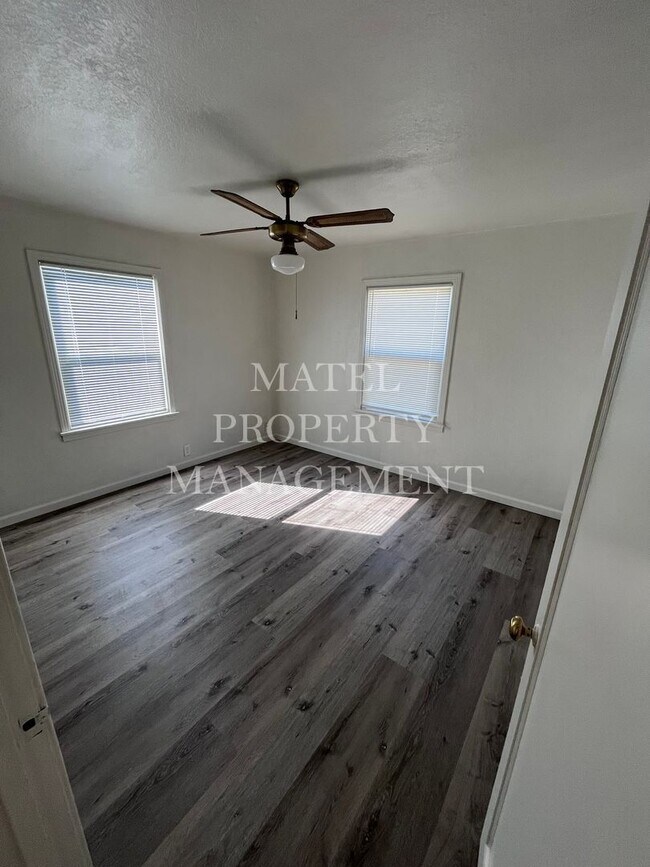 Building Photo - 548 Esgar Ave