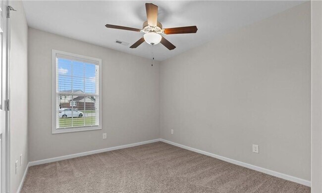 Building Photo - 1595 Rossmore Dr