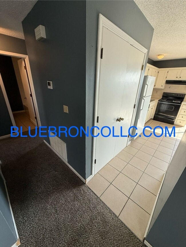 Building Photo - Cute 2 bedroom 1 bathroom home with a 1 ca...