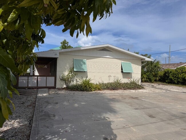 Building Photo - 120 Coquina St