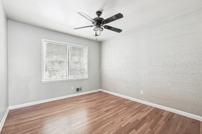 Building Photo - 2071-2073 E Roxboro Rd NE