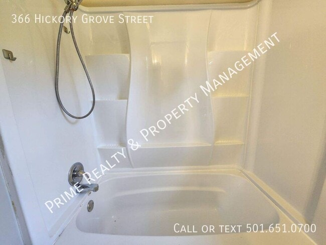 Building Photo - 366 Hickory Grove St