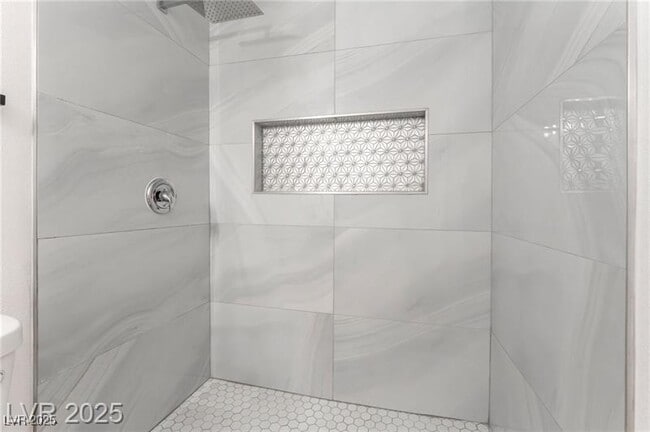 Building Photo - 915 Melrose Dr