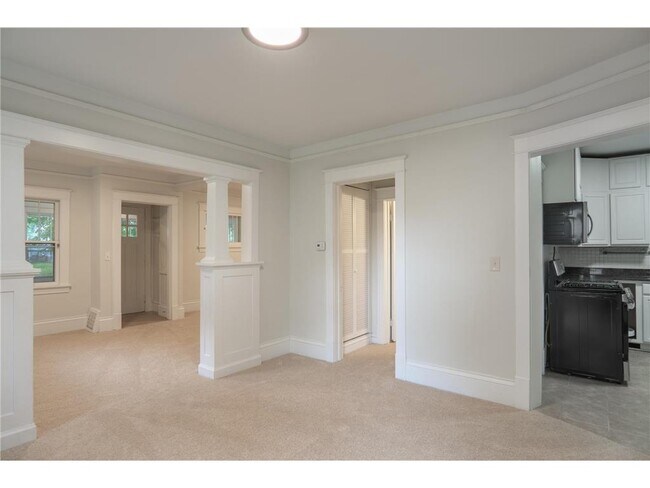 Building Photo - 1020 Wilson Ave