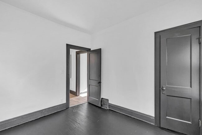 Building Photo - 3058 E 116th St