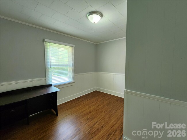 Building Photo - 135 Oak Grove Rd