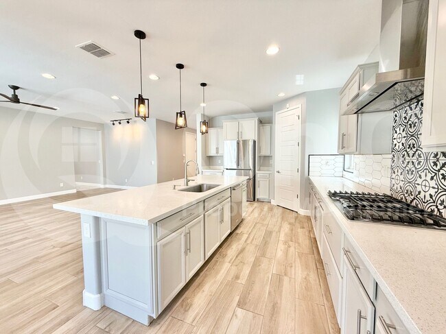 Building Photo - 262 E Lantana Dr