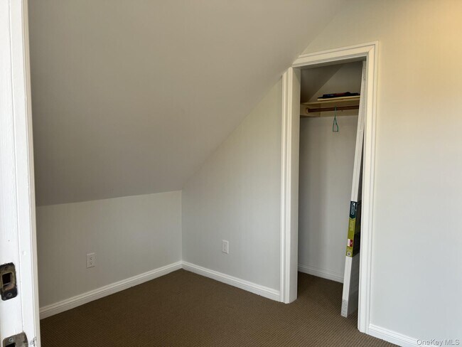 Building Photo - 24 Lindner Pl