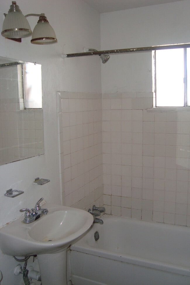 Building Photo - Northeast El Paso Duplex