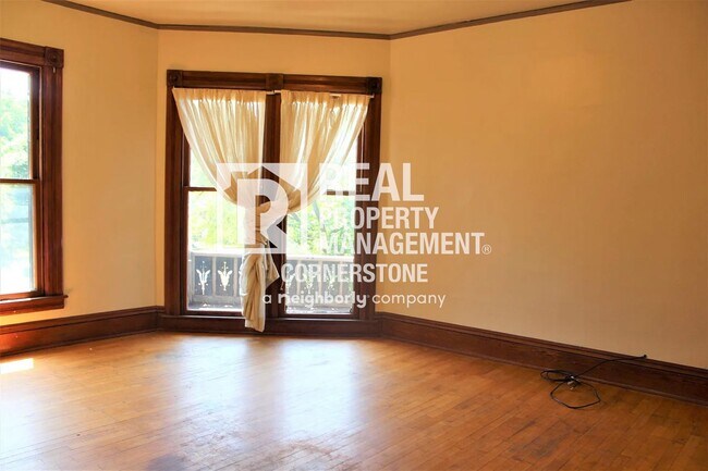 Building Photo - 808 W Kalamazoo Ave