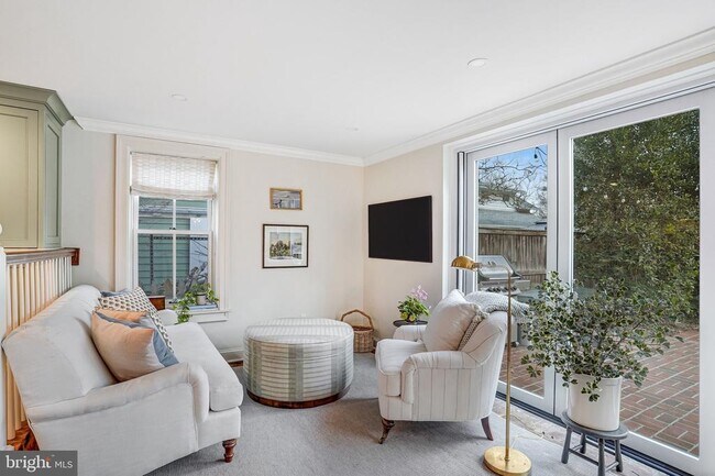 Building Photo - 7153 Main St