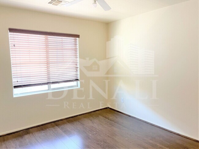Building Photo - 144 S 108th Dr