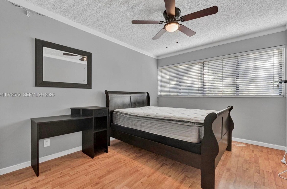 Building Photo - 15575 Miami Lakeway N